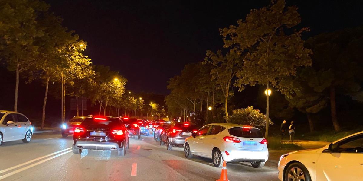Gran atasco de coches tras el concierto de Sabina