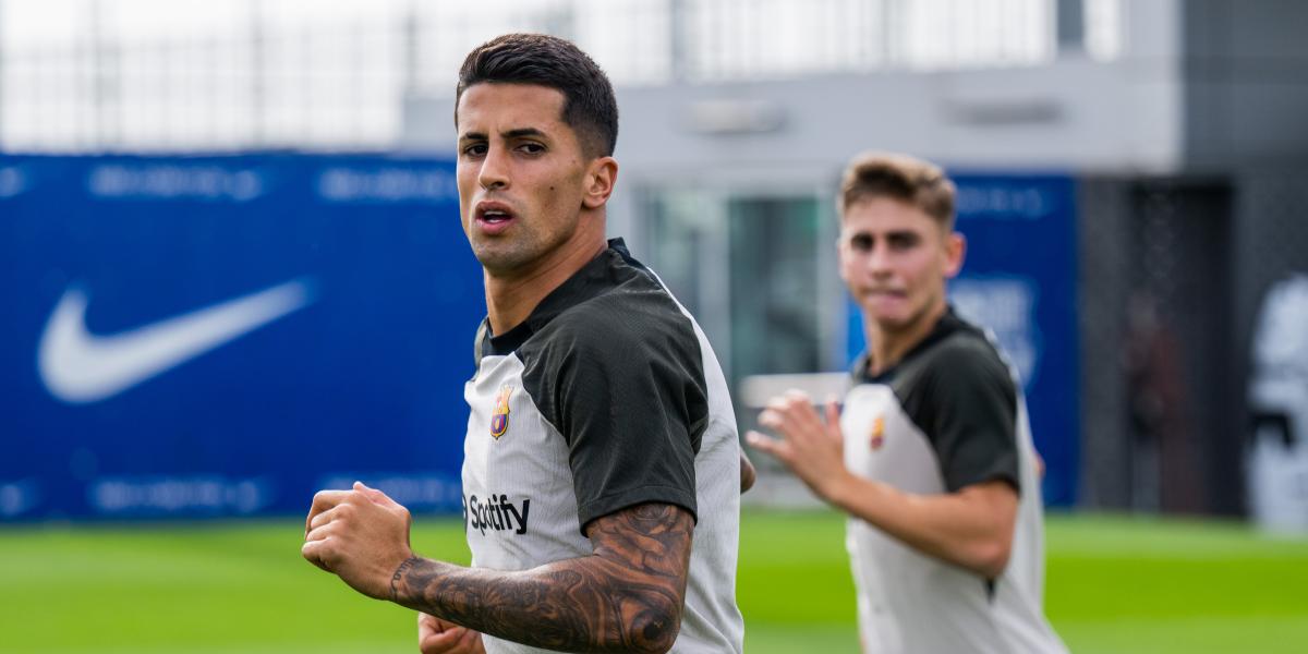 Cancelo se incorpora a los entrenamientos