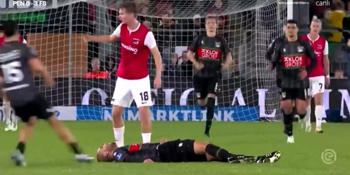 Bas Dost da el gran susto tras caer desplomado en un AZ Alkmaar - NEC Nijmegen
