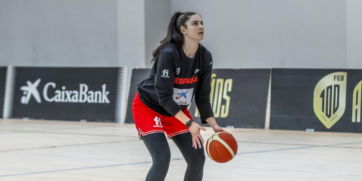 Domínguez, sobre Gustafson, jugadora nacionalizada de la selección femenina