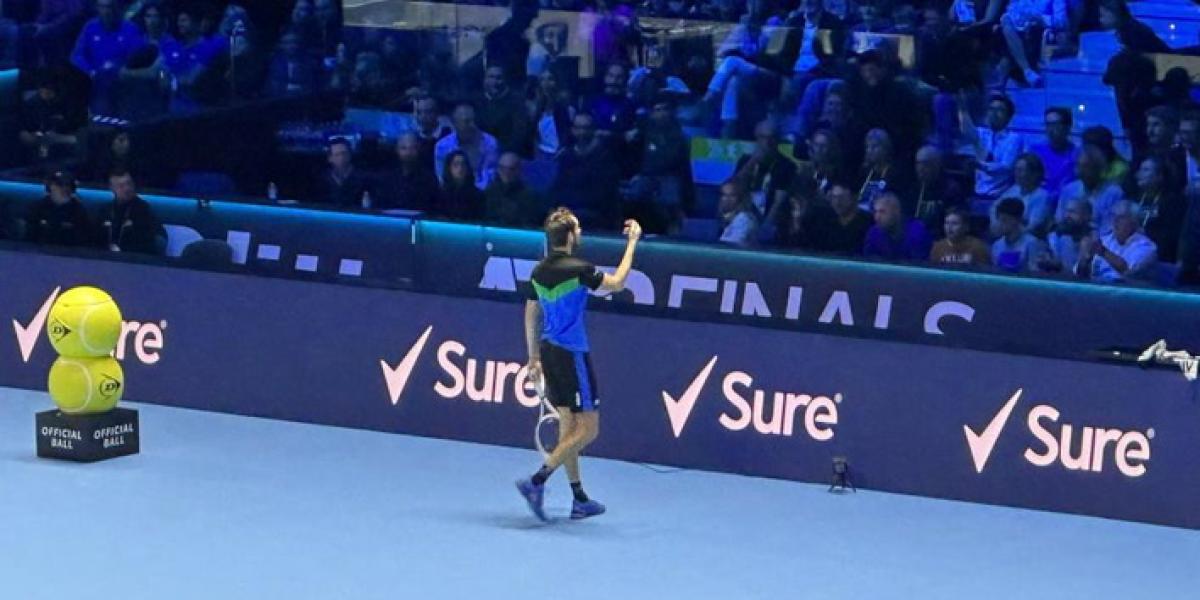 Medvedev, contundente tras encararse con una aficionada y retarla a bajar a la pista