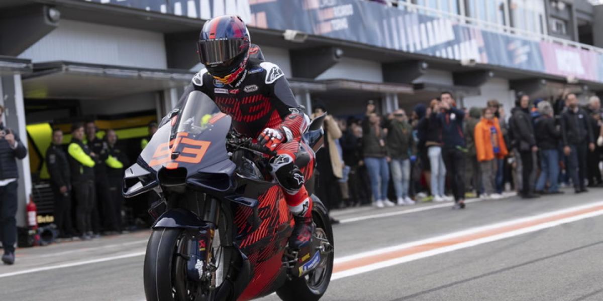 ¡Marc Márquez, segundo al llegar al ecuador del test de Cheste!; Viñales lidera