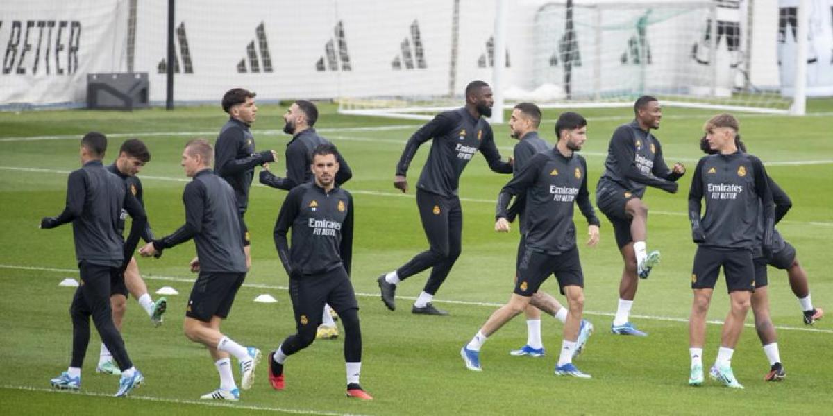 Una leyenda se cuela en el vestuario del Madrid antes del duelo ante el Nápoles