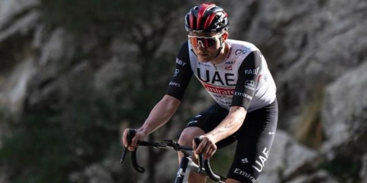 La imagen del ciclista Felix Groß entrenando agarrado a la parte posterior de un camión hace arder a las redes