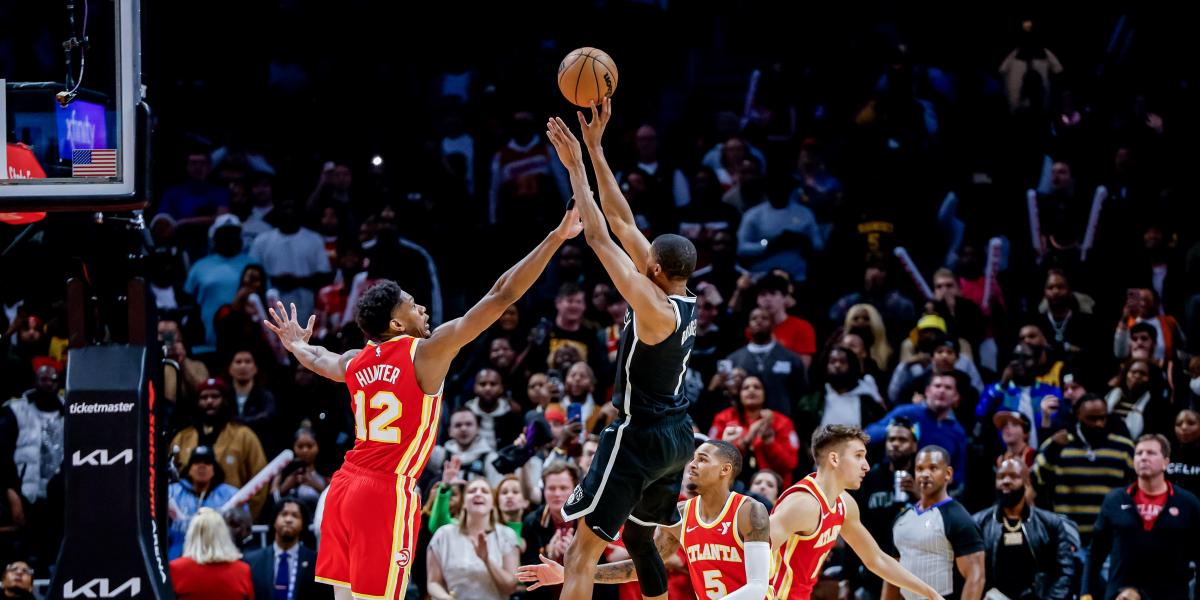 Mikal Bridges le gana el duelo a Trae Young y tumba a los Atlanta Hawks