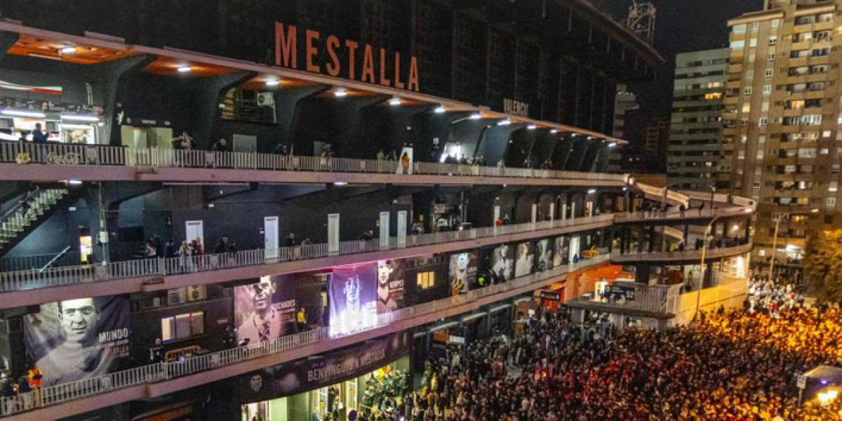 David Silva descubre en Mestalla su lona de leyenda del Valencia