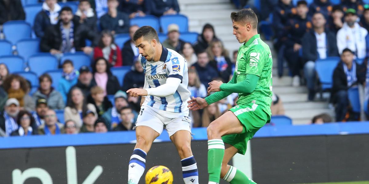 Dos fueras de juego privan a André Silva de su estreno goleador en Anoeta