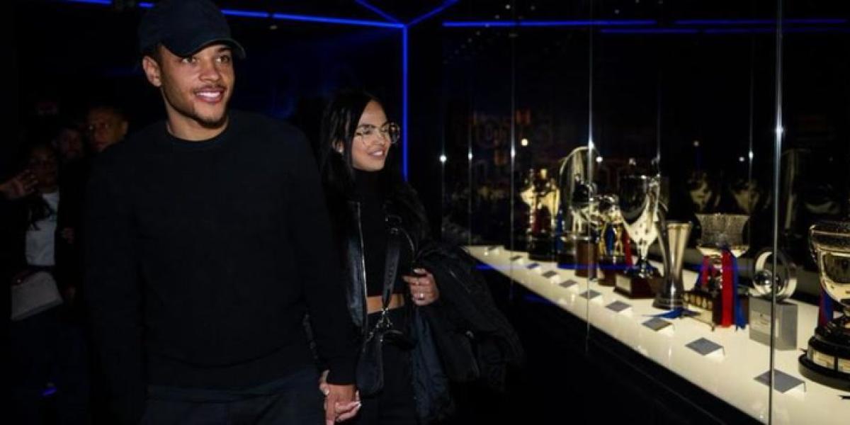 Así fue la visita de Vitor Roque al museo del Barça