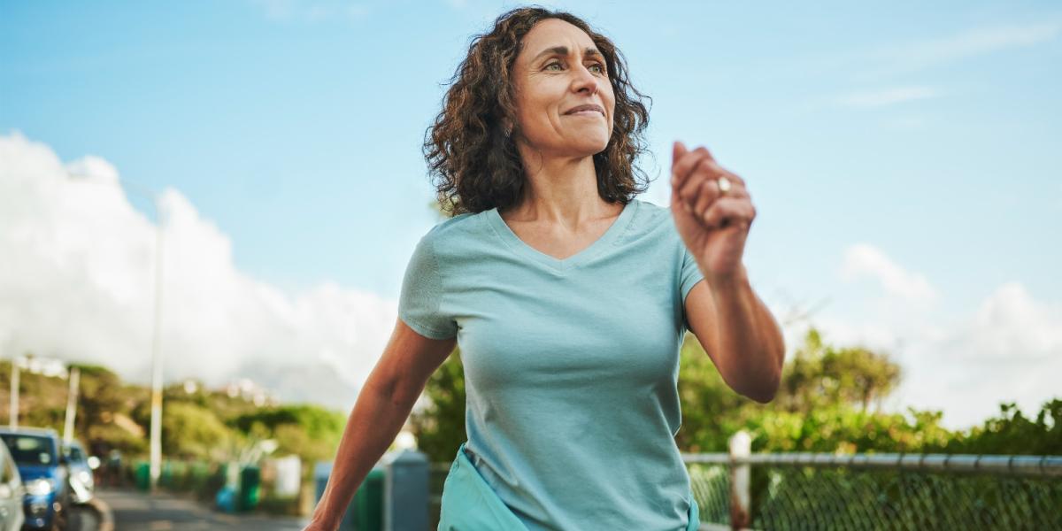 La OMS reveló cuánto tiempo debe caminar una persona de 50 años