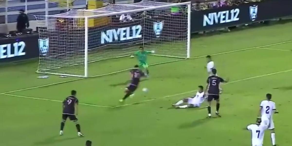 Déja vú culé: Alba, Suárez, Busquets y Messi calcan una jugada clásica del mejor Barça