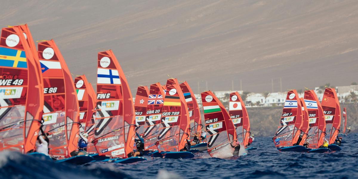 El Mundial de iQFoil arranca en Lanzarote con carácter selectivo