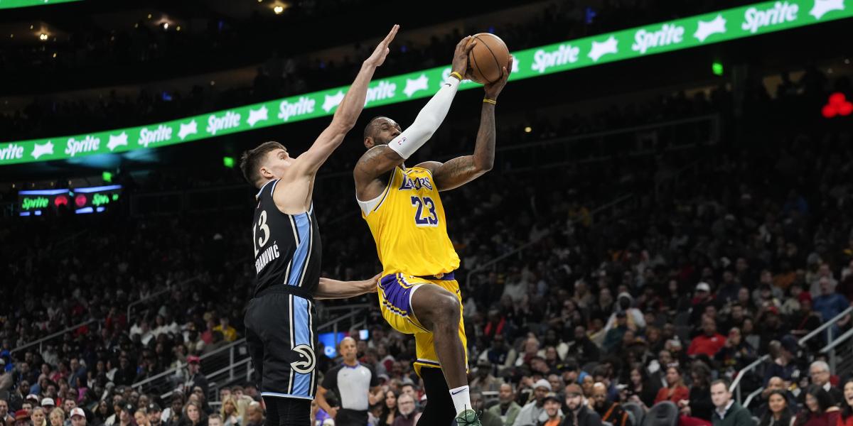 Los Lakers agravan su crisis en Atlanta