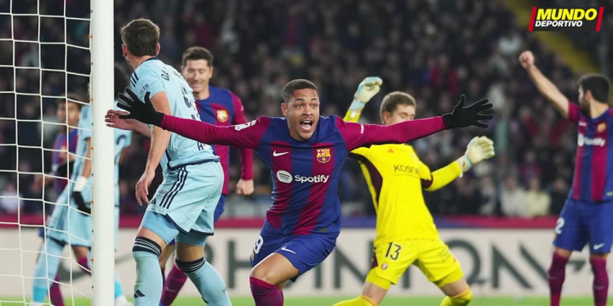 Vitor Roque salva los muebles de un Barça que sufre contra diez