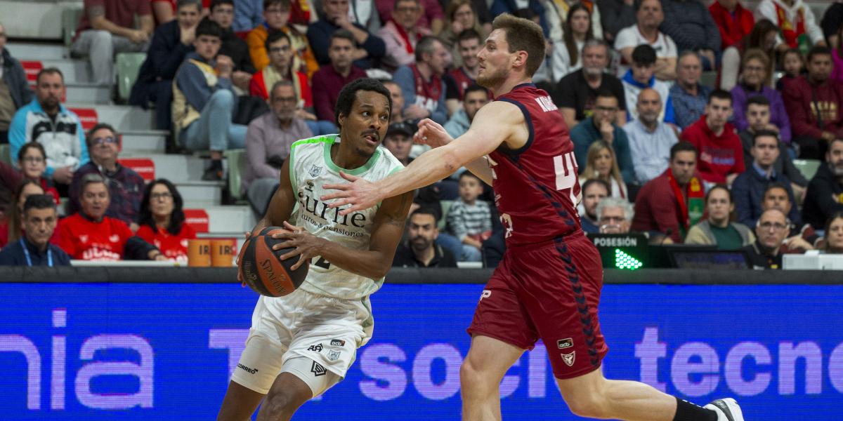 96-76: El UCAM Murcia arrasa al Surne Bilbao y sigue entre los ocho primeros