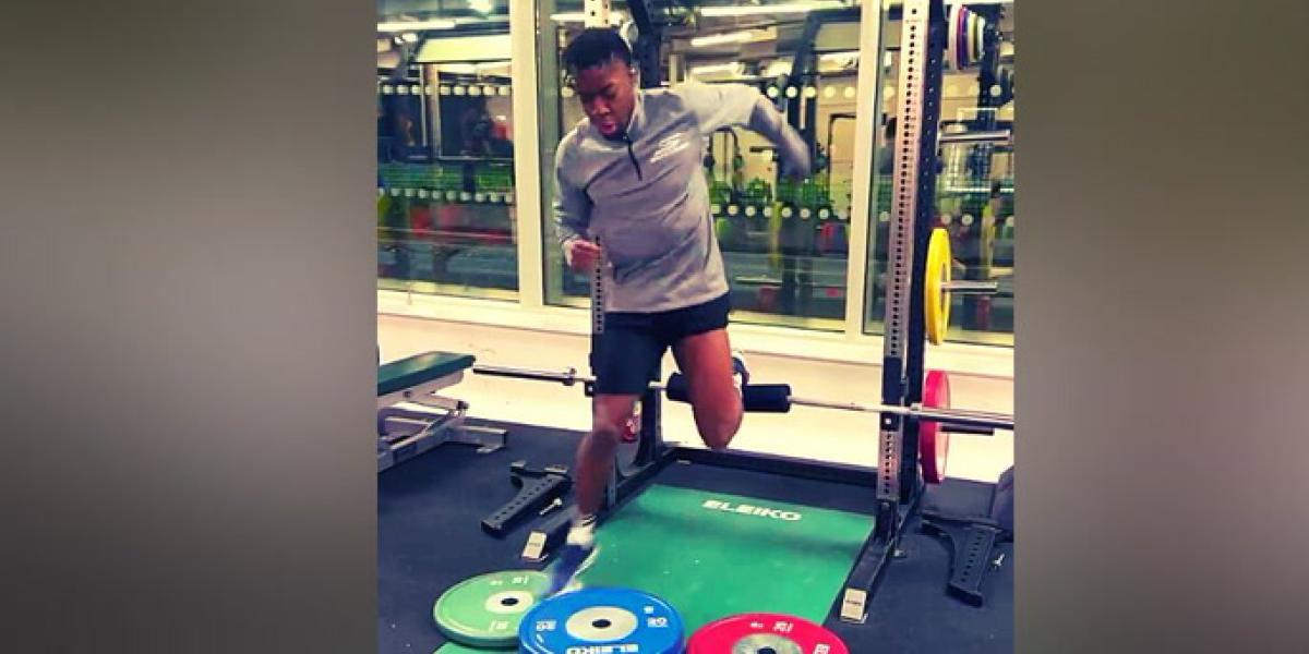 ¿Los pies más rápidos de la Premier? Anthony Elanga patea 36 veces ¡en 7 segundos!