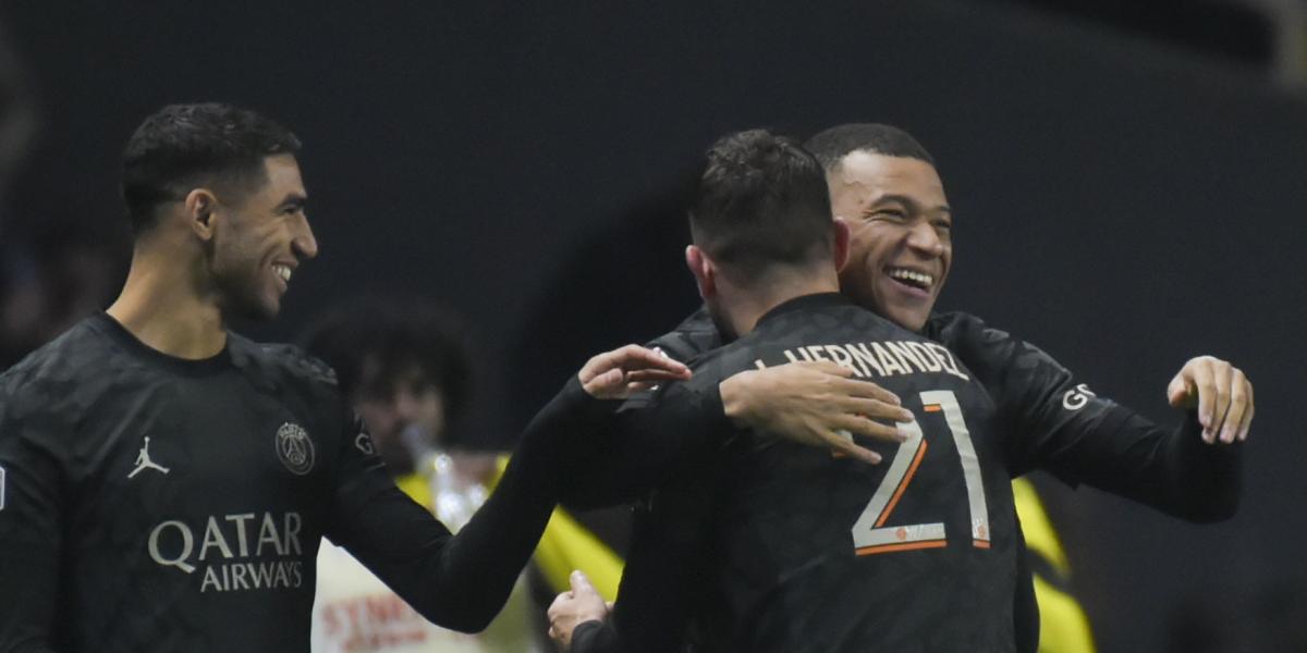 Mbappé, suplente, entra y marca de penalti contra el Nantes