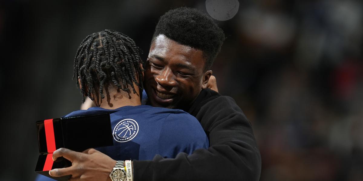 El sancionado Thomas Bryant recibió su anillo de campeón... y se marchó a su casa