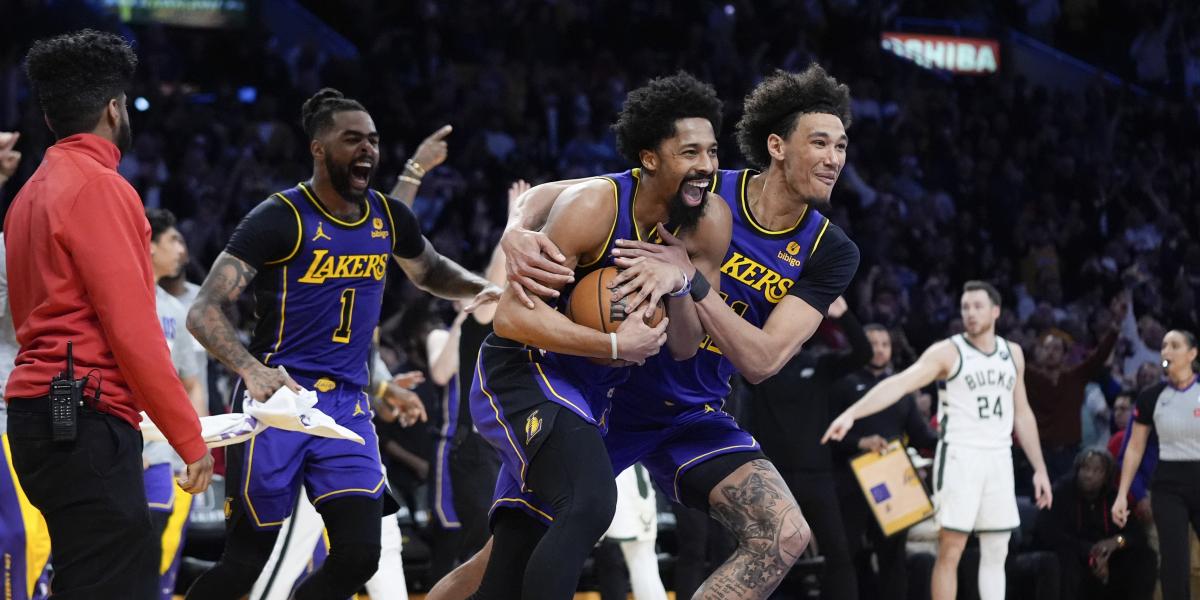Dinwiddie se viste de héroe y culmina la gran noche de Russell para el triunfo de los Lakers