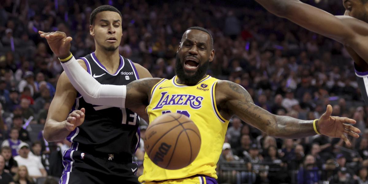 LeBron James se sube a la máquina del tiempo y firma dos matazos de los de antes