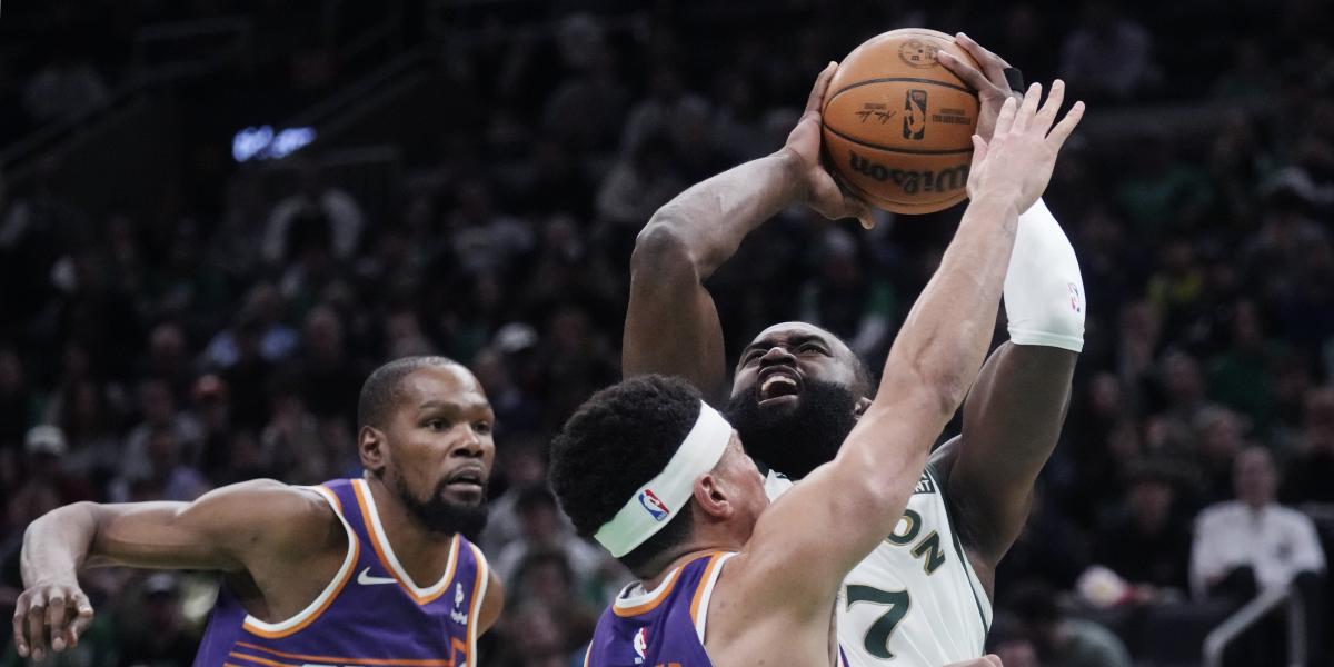 Brown y Tatum convierten a los Celtics en el primer equipo clasificado para playoffs