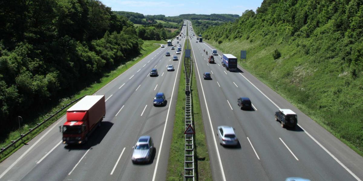 La razón por la que hay tan pocos accidentes en las autopistas alemanas donde no hay límite de velocidad