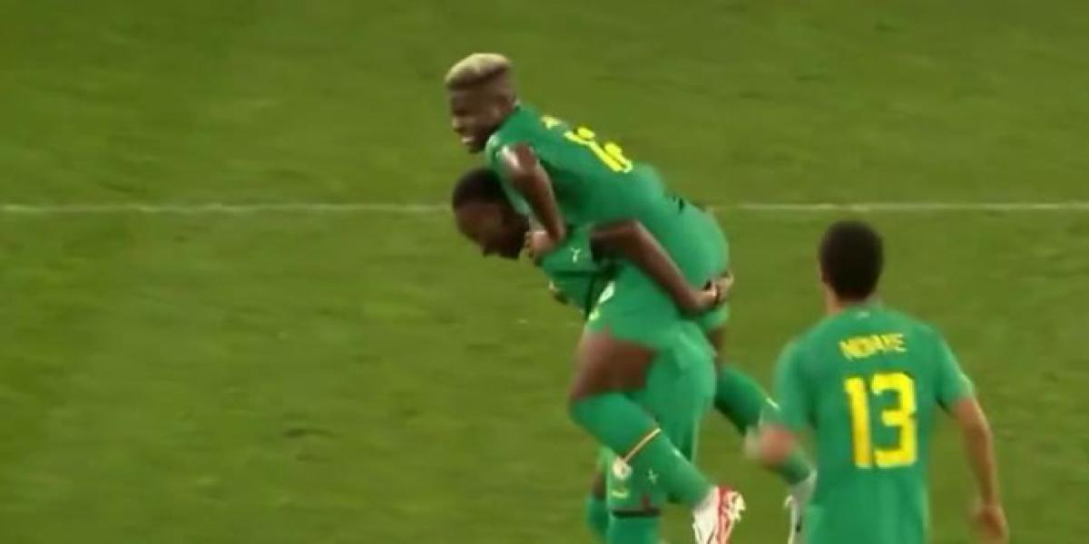 Golazo de Mika Faye ante Gabón