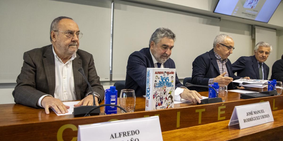 Las imágenes de la presentación del libro de Alfredo Relaño