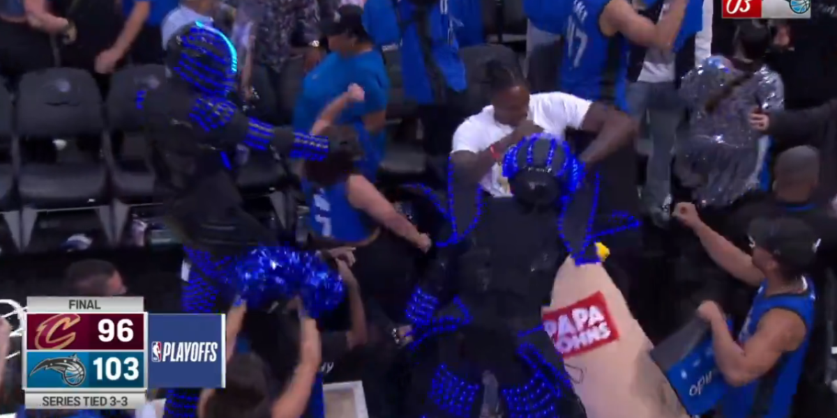 Los Orlando Magic celebran el séptimo partido... ¡con Dwight Howard dándolo todo!