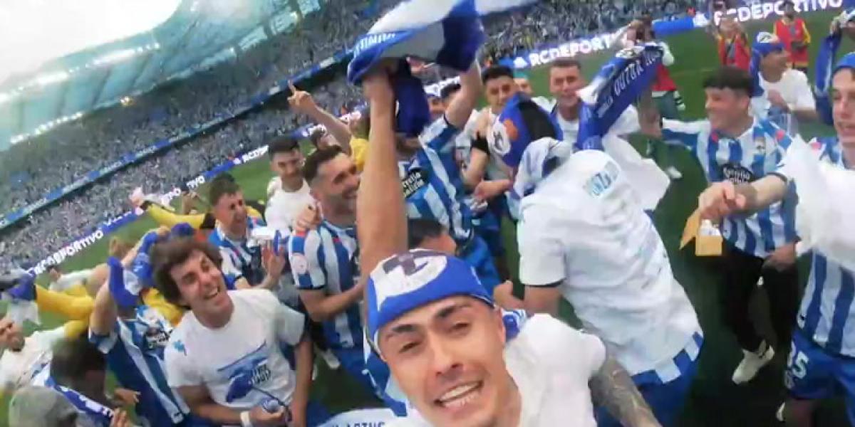 Fiestón en Riazor y sus aledaños por el ascenso a Segunda cuatro años después
