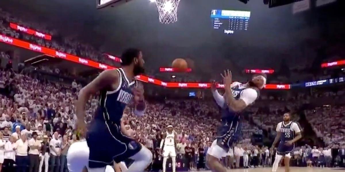 ¡Vaya balonazo de Irving a uno de sus compañeros!