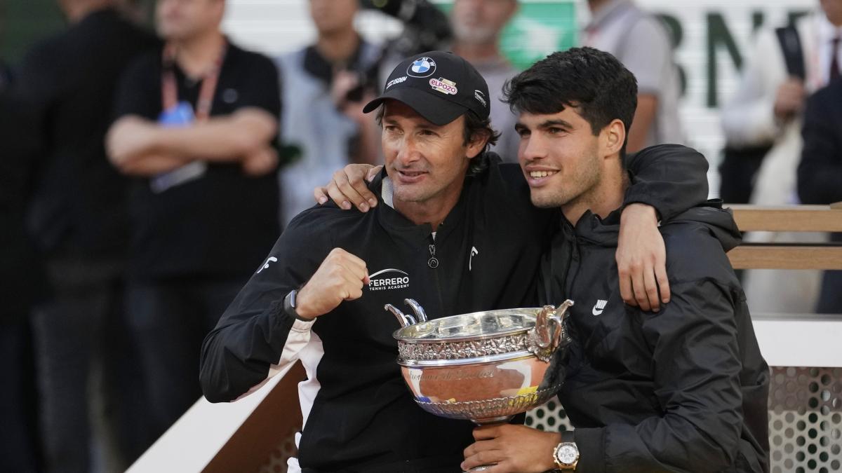 Àlex Corretja, ex tenista: Es un shock total. Una mala noticia para el tenis, pero sobre todo, muy mala para Alcaraz y Ferrero. Da mucha pena, pero Carlos es que es tan extremadamente buen jugador que va seguir adelante