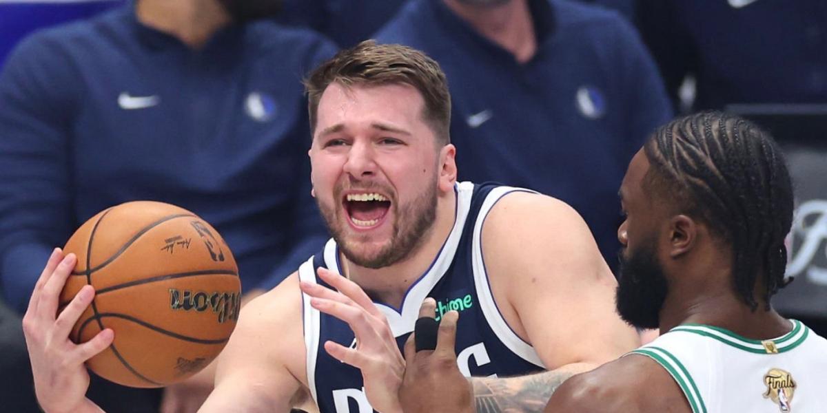 Doncic llora a los árbitros por su expulsión: “Seis faltas, vamos hombre…”