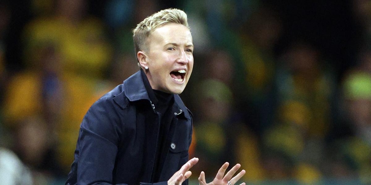 La seleccionadora de Canadá que espió con drones pide perdón pero le congelan el salario