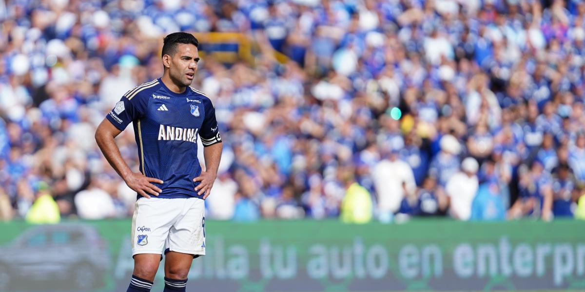 El legendario Falcao se rompe una mano tras su regreso a Colombia