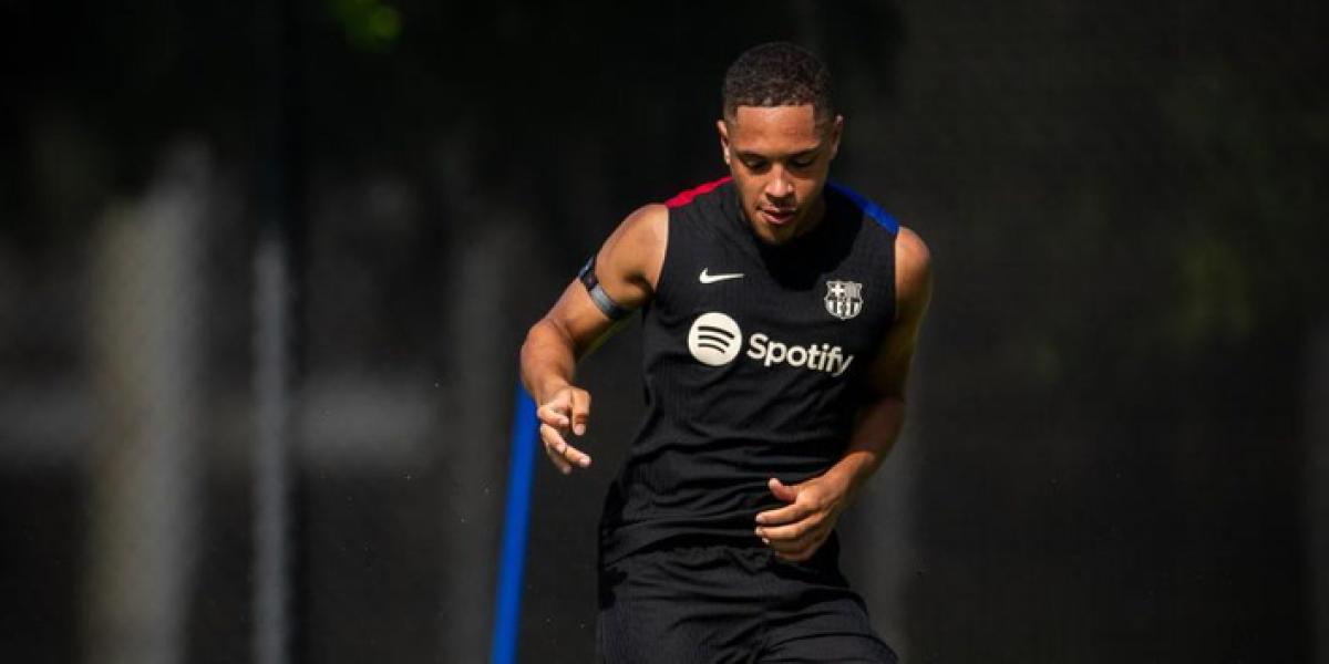 Vitor Roque borra el Barça en sus redes