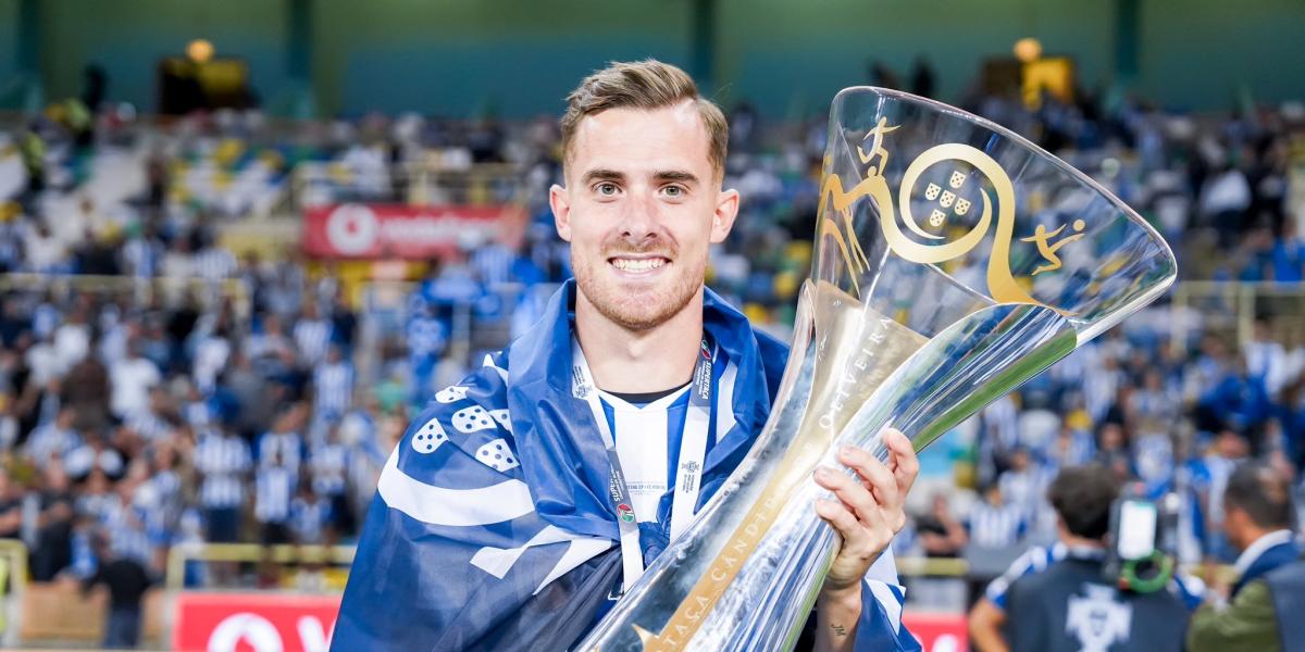 Toni Martínez, refuerzo de lujo para la delantera del Alavés