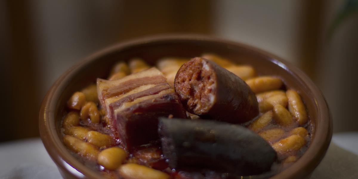 Un camarero pide un plato de fabada y alucina con lo que le traen: El viernes tengo el juicio