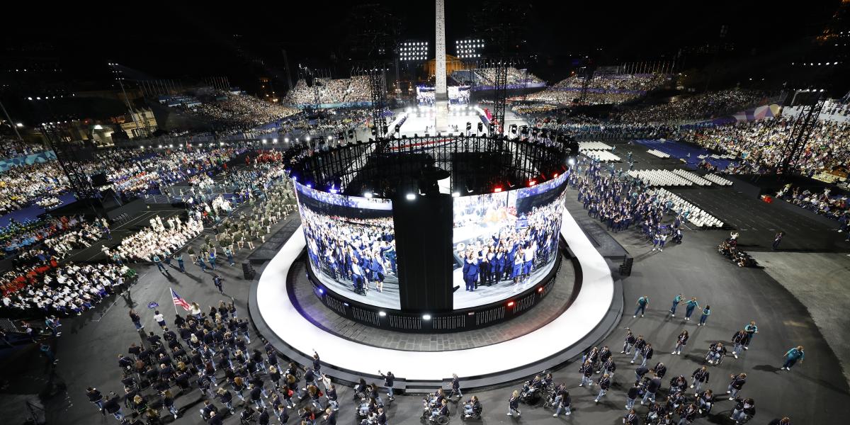 París da la bienvenida a sus Juegos Paralímpicos con un espectáculo urbano