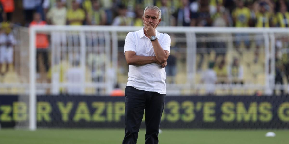Mourinho ya mete presión a Osimhen: Se tira demasiado