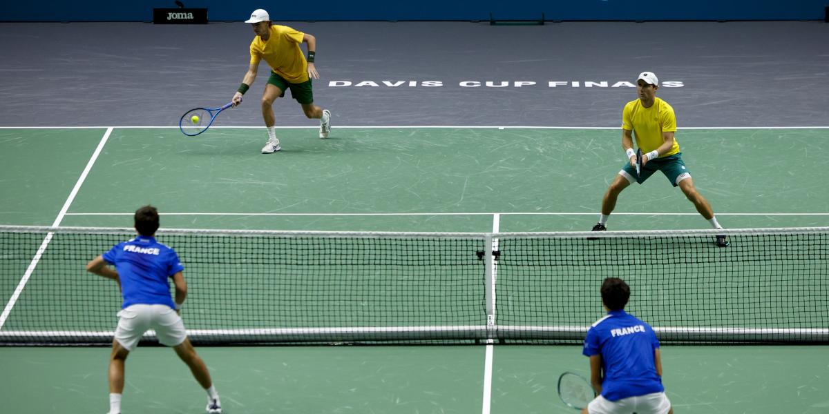 Australia resuelve ante Francia en el dobles