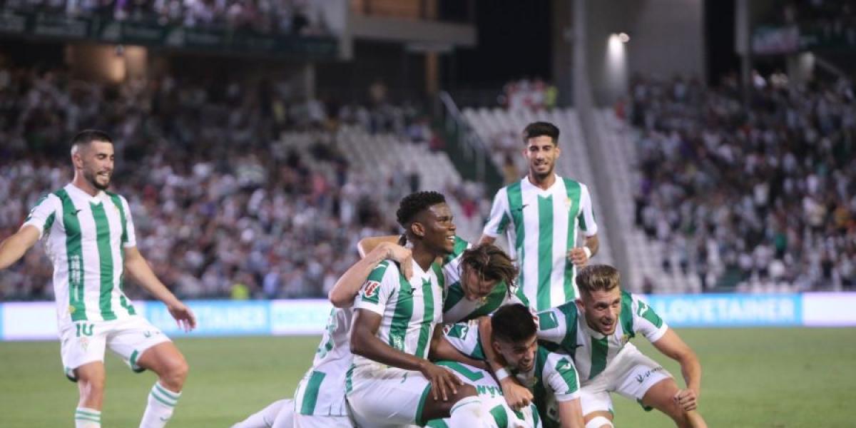 El Córdoba logra ante el Deportivo su primera victoria de la temporada