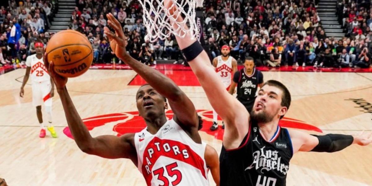 Los Lakers intentan maquillar su desastroso verano: firman a Koloko