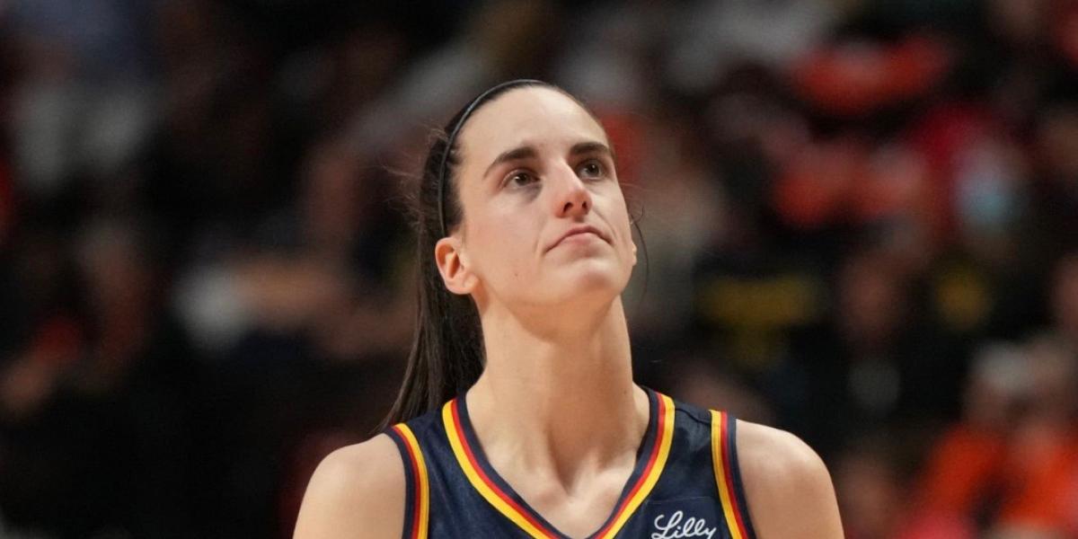 Las Sun apalean a una Caitlin Clark que acaba con el ojo morado