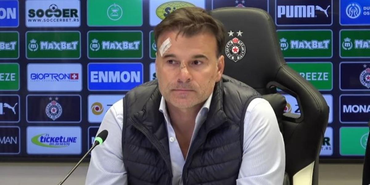 Escándalo en Serbia: ¡Pierden y el entrenador sale a rueda de prensa con la cara herida!