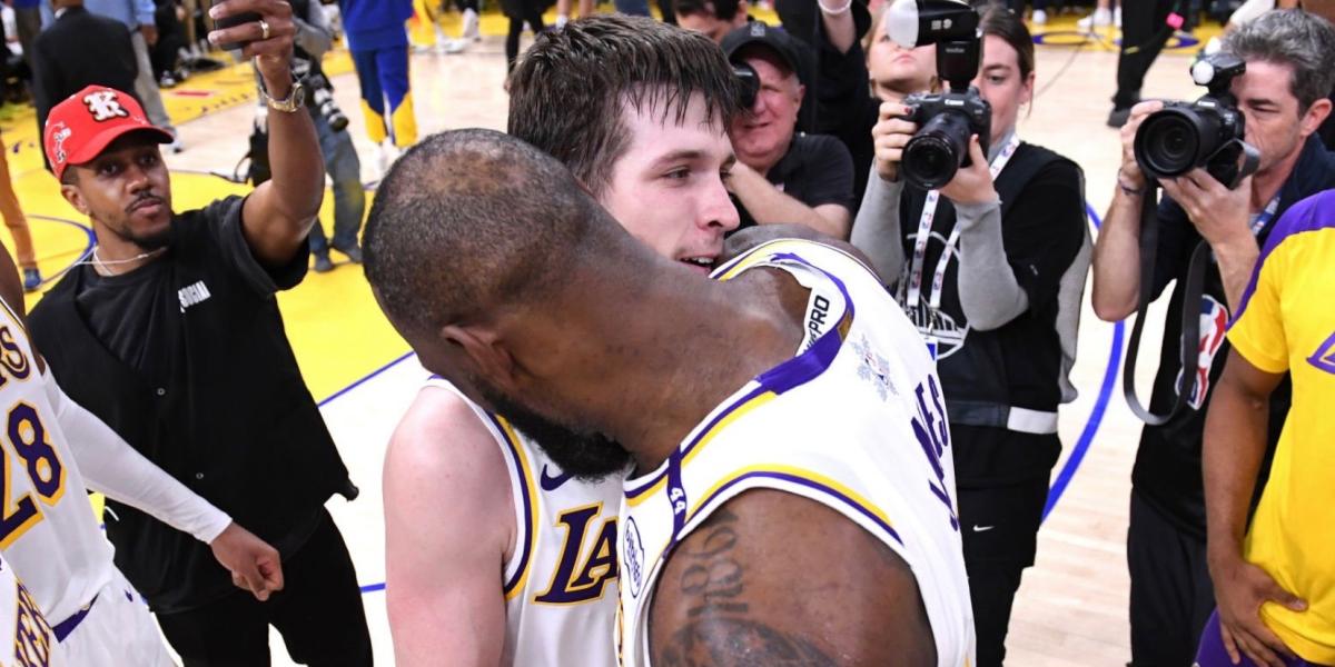 Reaves se entromete en el asunto entre LeBron y Curry y los Lakers ganan sobre la bocina