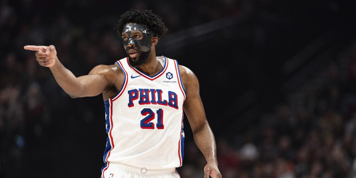 Embiid brilla con su mejor actuación de la temporada para llevar a los Sixers a la victoria
