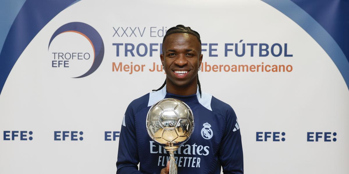 Vinicius recibe premio al mejor jugador Iberoamericano 2024