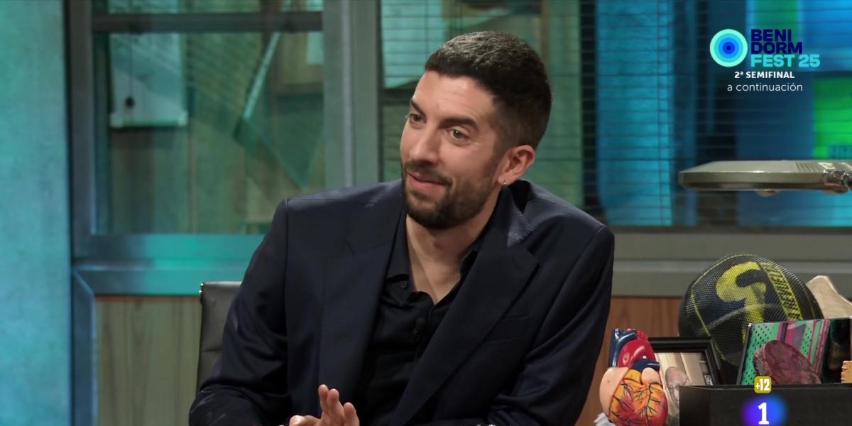 David Broncano recibe en La Revuelta al actor que calificó de peor invitado: Qué hijo de la gran...