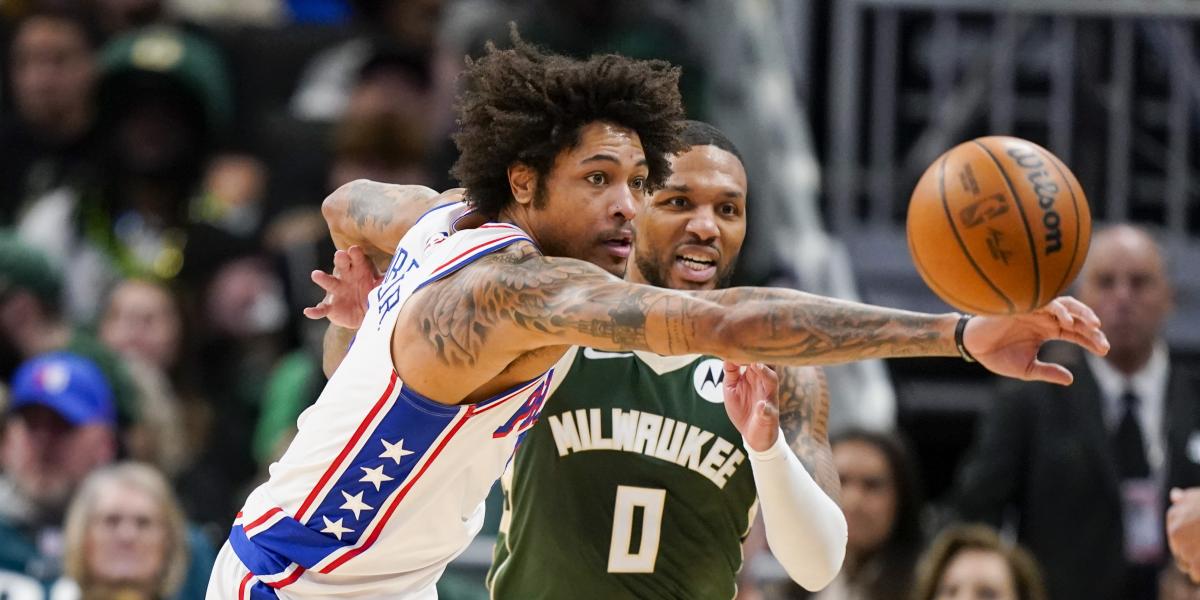 135-127: Milwaukee supera a Philadelphia con un estelar Lillard