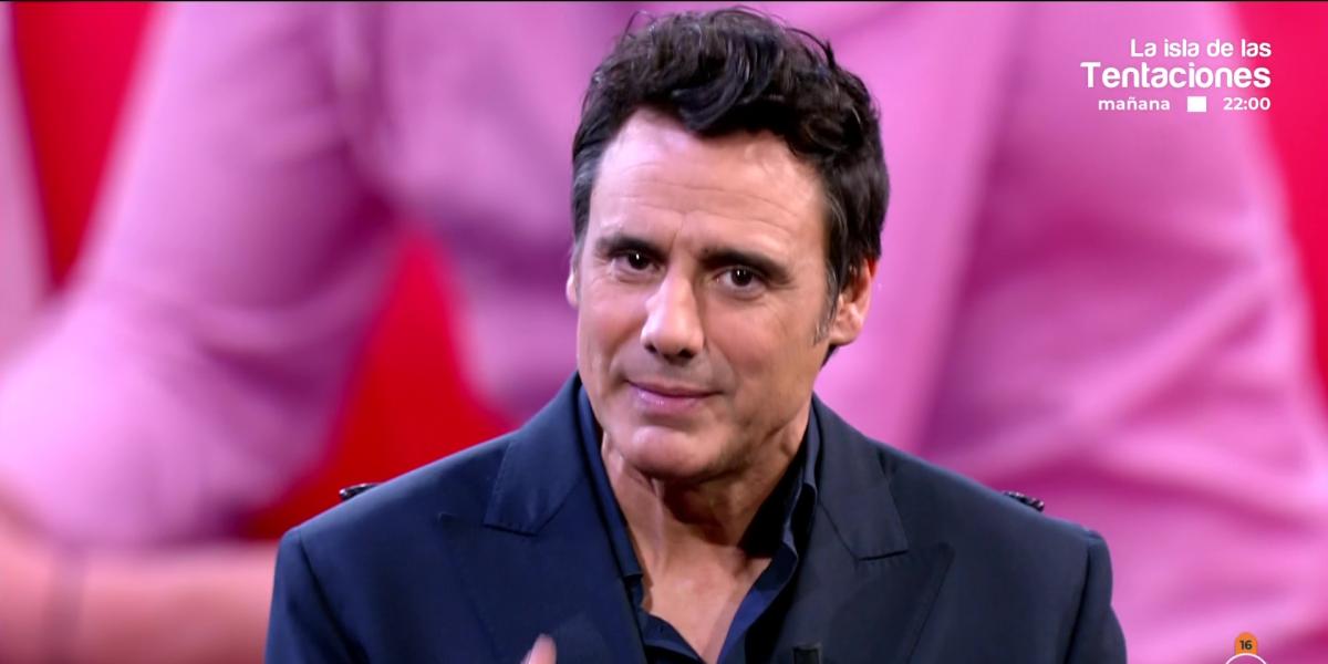 Ion Aramendi para el plató de Telecinco para anunciar el fin de GH Dúo